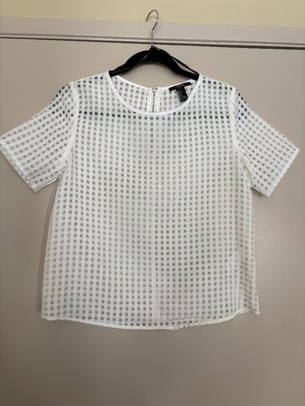 Forever 21 White Mesh Short Sleeve Top Back Zip – Small